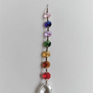 Kristallen druppel met regenboogkristallen